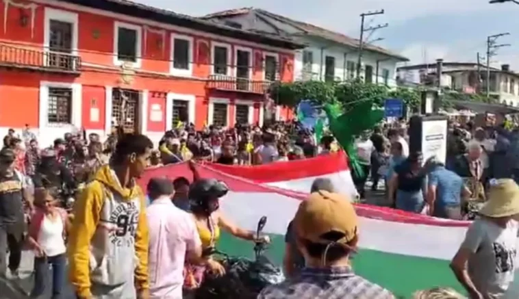 Protestas cierran vía entre La Mesa y Mosquera, Cundinamarca