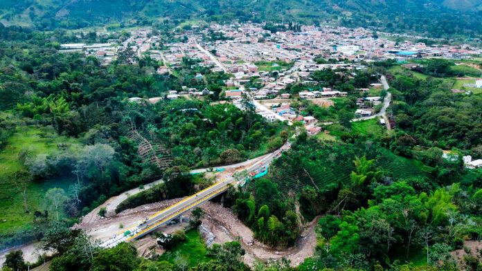 Puente de acceso al sector urbano de La Argentina fue inaugurado