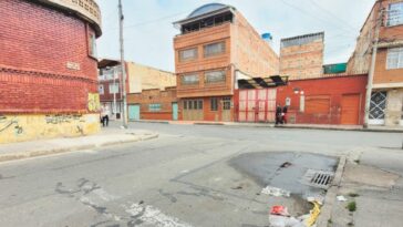 Sicarios asesinaron a vendedora de flores en Tunjuelito Sicarios acabaron con la vida de una mujer de 64 años en el barrio Fátima, de la localidad de Tunjuelito.