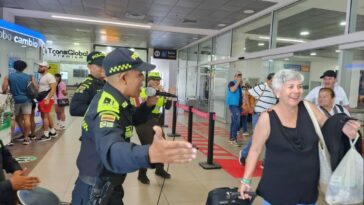 Turistas son recibidos en Santa Marta al ‘Son de la Metro’