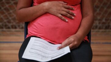 ¡Fuerte caída de nacimientos en el país! Cada vez menos colombianos se le miden a tener hijos. Se trata de una decisión de vida que tiene muchas razones, pero que, de acuerdo con las recientes cifras del Dane, pone en serio peligro a nuestra nación, pues en dos años seguidos la caída es de dos dígitos.