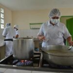 Además de la calidad de los alimentos, la preparación y manipulación de la comida es esencial para evitar enfermedades transmitidas por alimentos.