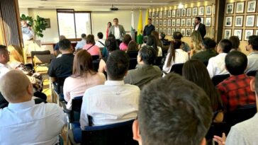 50 docentes se posesionaron para garantizar la educación en Manizales