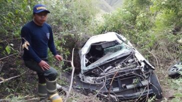 Los ocupantes cayeron a un abismo de aproximadamente 80 metros en la vía Chachagüí - Popayán. Bomberos atendieron el incidente.