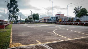 Avanza construcción de infraestructura deportiva en Saladoblanco