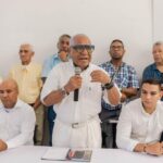 Carlos Pinedo se reunió con líderes comunales de Santa Marta⁩ 