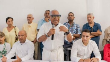 Carlos Pinedo se reunió con líderes comunales de Santa Marta⁩ 