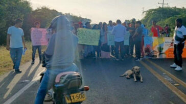 Los bloqueos en las principales carreteras de La Guajira, regresaron en el presente año y en solo cinco días de 2024, van tres trancones a las vías que generaron pérdidas millonarias a la economía local.