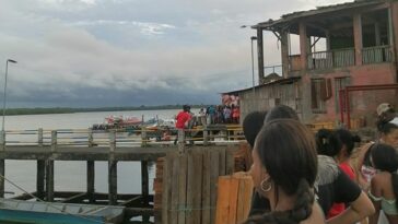 Se reporta que el naufragio de la embarcación en Tumaco dejó varios desaparecidos. Familias piden ayuda para ubicar a sus seres queridos.