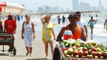 Dos piñas a 190.000 pesos: el nuevo cobro excesivo a turistas mexicanos en Cartagena