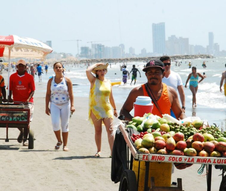 Dos piñas a 190.000 pesos: el nuevo cobro excesivo a turistas mexicanos en Cartagena