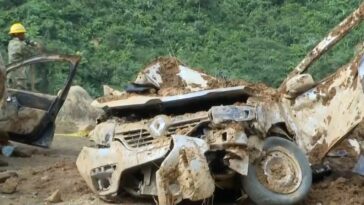Duros relatos de familiares de víctimas por derrumbe en Chocó: "Con vida no la vamos a encontrar"