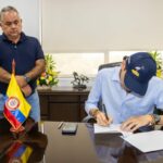 El alcalde Juan Qüenza firma decreto para proteger espacios públicos de sustancias psicoactivas