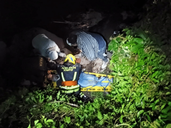 A la mujer la encontraron con hipotermia tras caer al río Pasto.