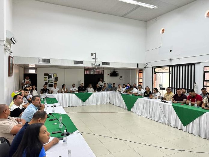 Exitosa mesa de trabajo entre el Alcalde y los empresarios del sector víveres, liderada por la Cámara de Comercio de Arauca