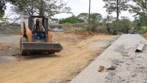 Gobernador inspecciona obras en Los Córdobas
