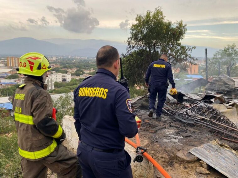 Incendio en Viviendas del Barrio Carlos García Lozada: Acción Rápida de Autoridades Evita Víctimas Fatales