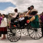 La Familia Castañeda, la historia que dio origen a esta fiesta y que rinde homenaje a turistas en el Carnaval de Negros y Blancos