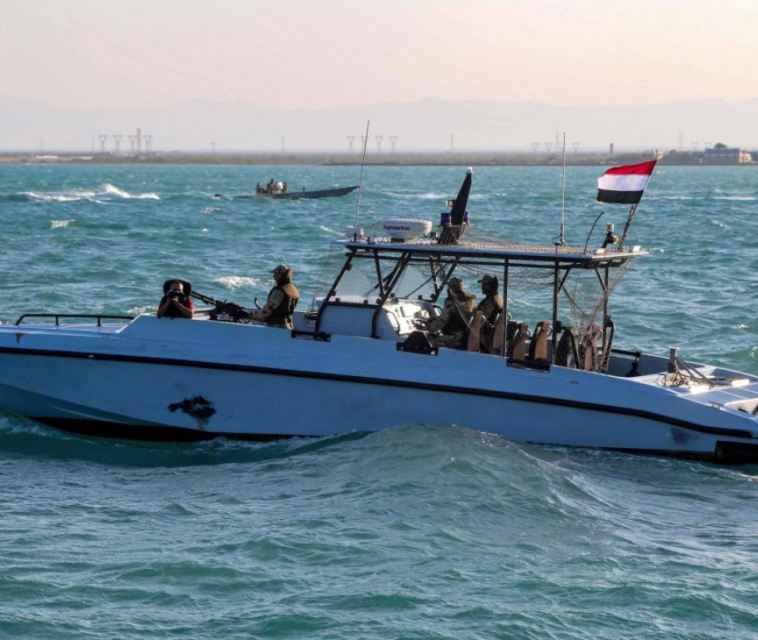 La importancia del estrecho de Mandeb, la zona donde atacan barcos en el mar Rojo