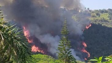 Las impactantes imágenes que deja un voraz incendio en Santander