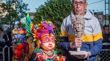 Músicos de la región, figuras de Barniz, cuyes animados, color, tradición, creatividad y mucho más, es todo lo que plasma el maestro Jorge Hernando en su carroza.