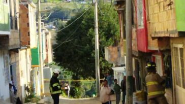 Nueve viviendas afectadas tras explosión de granada en Usme En horas de la tarde de este 10 de enero, se registró un ataque con artefacto explosivo en la localidad de Usme, el cual dejó nueve viviendas afectadas. Esta es la hipótesis que manejan las autoridades.