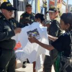Patrulleros entregaron alimentos a personas en condición de calle en Santa Marta