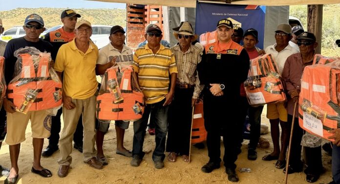 El capitán de Puerto, Bolívar Julian Salgado Mesa, constantemente ha estado en conversación con los pescadores de la Alta Guajira para evitar accidentes.