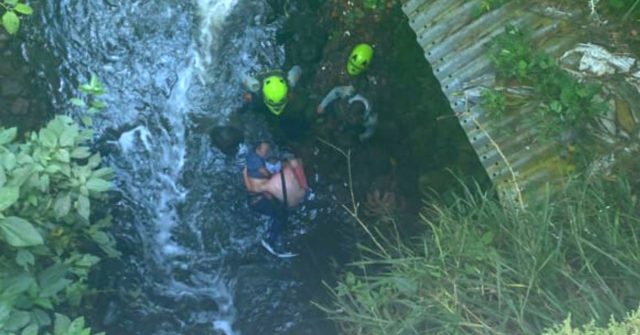 Un hombre en estado de embriaguez cayó a una cañada en el barrio Las Colinas