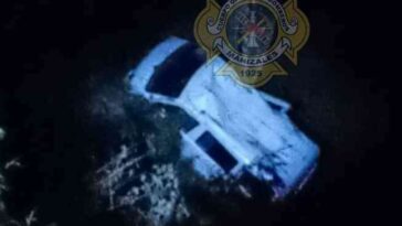 Un vehículo rodó 50 metros por una ladera en San Peregrino