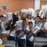 Alcalde Roberto Jiménez Naranjo, comenzó la entrega de kits escolares