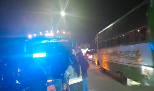 Asaltan buseta de servicio intermunicipal en la vía Facatativá – calle 80 – Bogotá, dos pasajeros se encuentran heridos