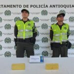 Autoridades capturan a un hombre que llevaba 2 lingotes de oro avaluados en 1500 millones de pesos