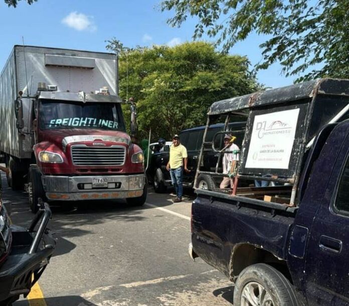 Bloqueada vía Riohacha-Maicao por protesta contra la inseguridad en rutas turísticas