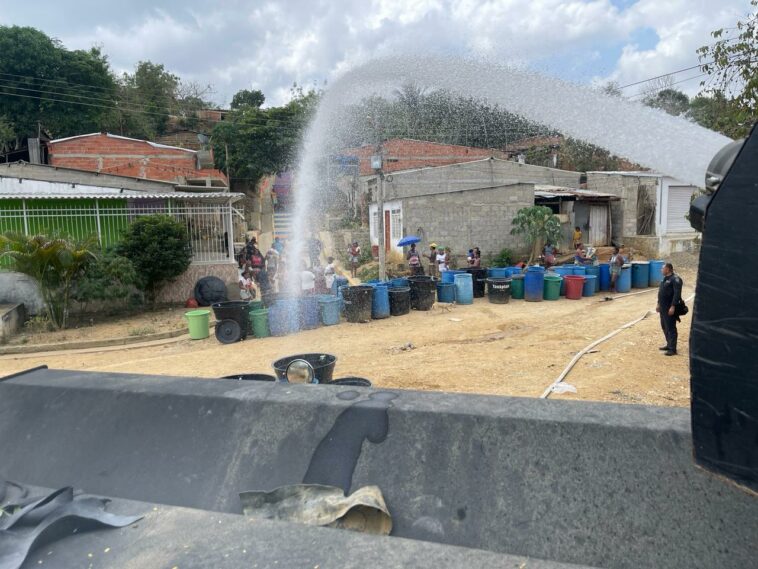 CHORROS DE VIDA | La transformación de una máquina de represión en un símbolo de esperanza.