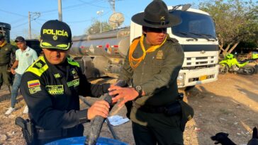 CRUZADA HUMANITARIA | Policía lleva agua potable a una comunidad indígena en Bolívar