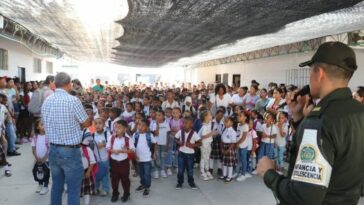 En Zona Bananera, Plato y Fundación policía acompaña inicio del año escolar