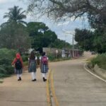 Un trayecto bastante importante tienen que caminar los estudiantes en Carraipía.