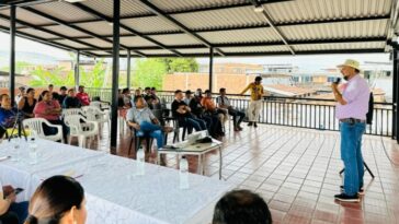 Exitosa socialización de programas para emprendedores rurales en Tarqui
