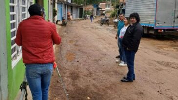 Inicia proceso para pavimentar la calle principal de una vereda en Acevedo