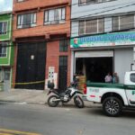 Misteriosa muerte de Fredy en Usme Fredy, un joven de 21 años, fue asesinado en el barrio Chuniza de la localidad de Usme. Q'HUBO estuvo en el lugar de los hechos.