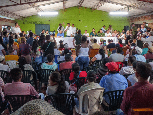 Por diálogos, el Gobierno Nacional y comunidad de la Sierra y Rosas, Cauca, se plantearon una serie de compromisos para evitar el cierre de la panamericana.
