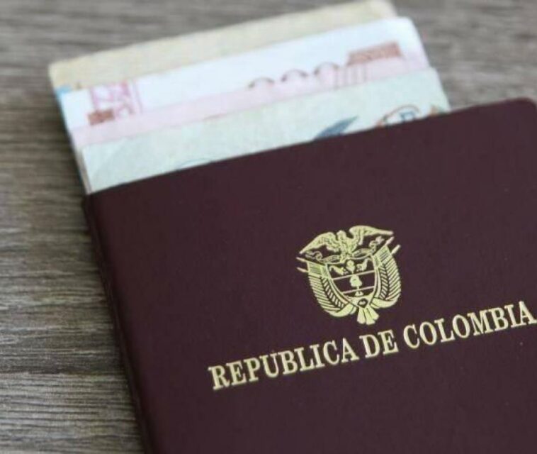 Petro declara insubsistente a funcionario que entregó contrato de pasaportes