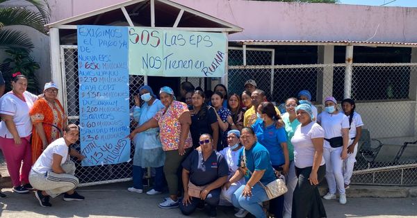 Los trabajadores del hospital San Rafael en su propia sede de Albania.