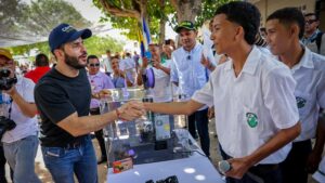 Transformación Tecnológica de Córdoba: entrega histórica de computadores para estudiantes de Los Volcanes, Tierralta