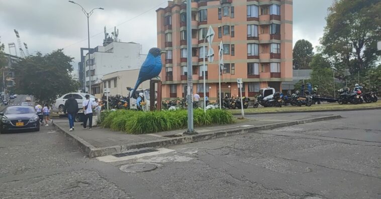 10 motos y 2 vehículos fueron inmovilizados por estar mal parqueados en cercanías al Estadio Palogrande