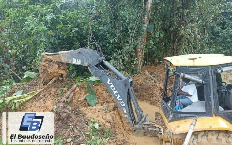 Administración municipal del Medio Baudó atiende emergencia por derrumbes en la vía Pie de Pepé – Puerto Meluk.