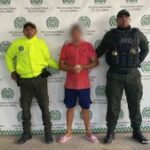 Dos agentes de la Policía Nacional (DEATA) custodian al procesado de 40 años.