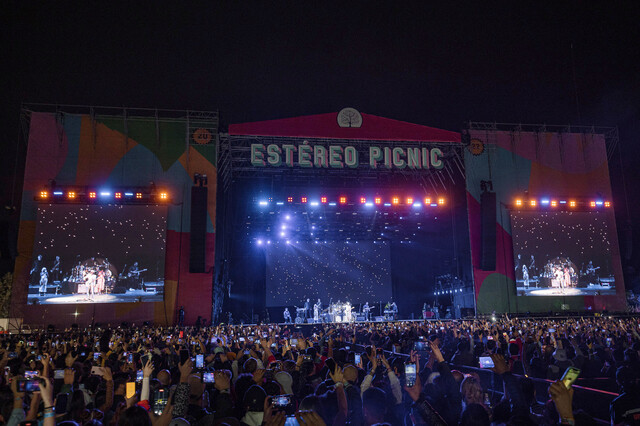 Así podrá ver la transmisión especial del Festival Estéreo Picnic 2024 El Canal Capital, un canal de televisión pública de Bogotá, transmitirá en vivo los cuatro días del Festival Estéreo Picnic de este año, así que quienes no puedan asistir presencialmente no se perderán de las emociones.