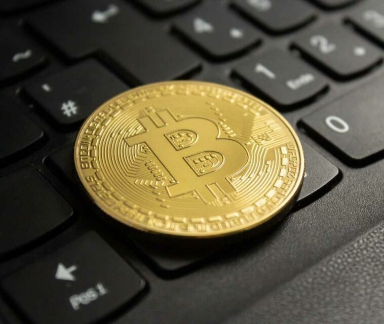 Bitcóin supera este lunes los 65.000 dólares y alcanza una revalorización anual de 50 %